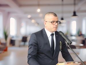 Costel Barbu promovează imaginea profesionistului în administrație